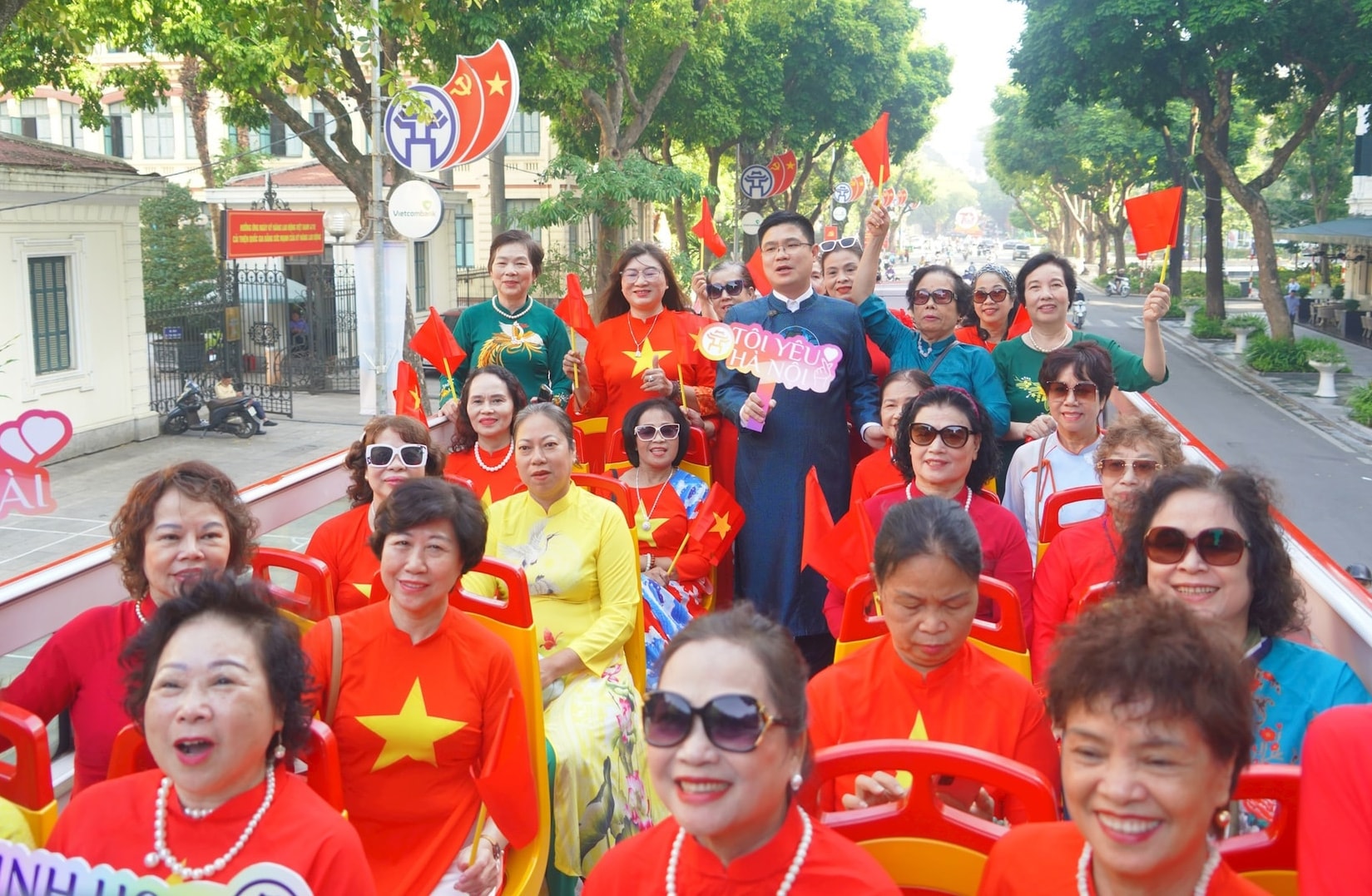 du-khach-trai-nghiem-xe-buyt-2-tang-ha-noi-city-tour-tham-quan-thu-do..jpg