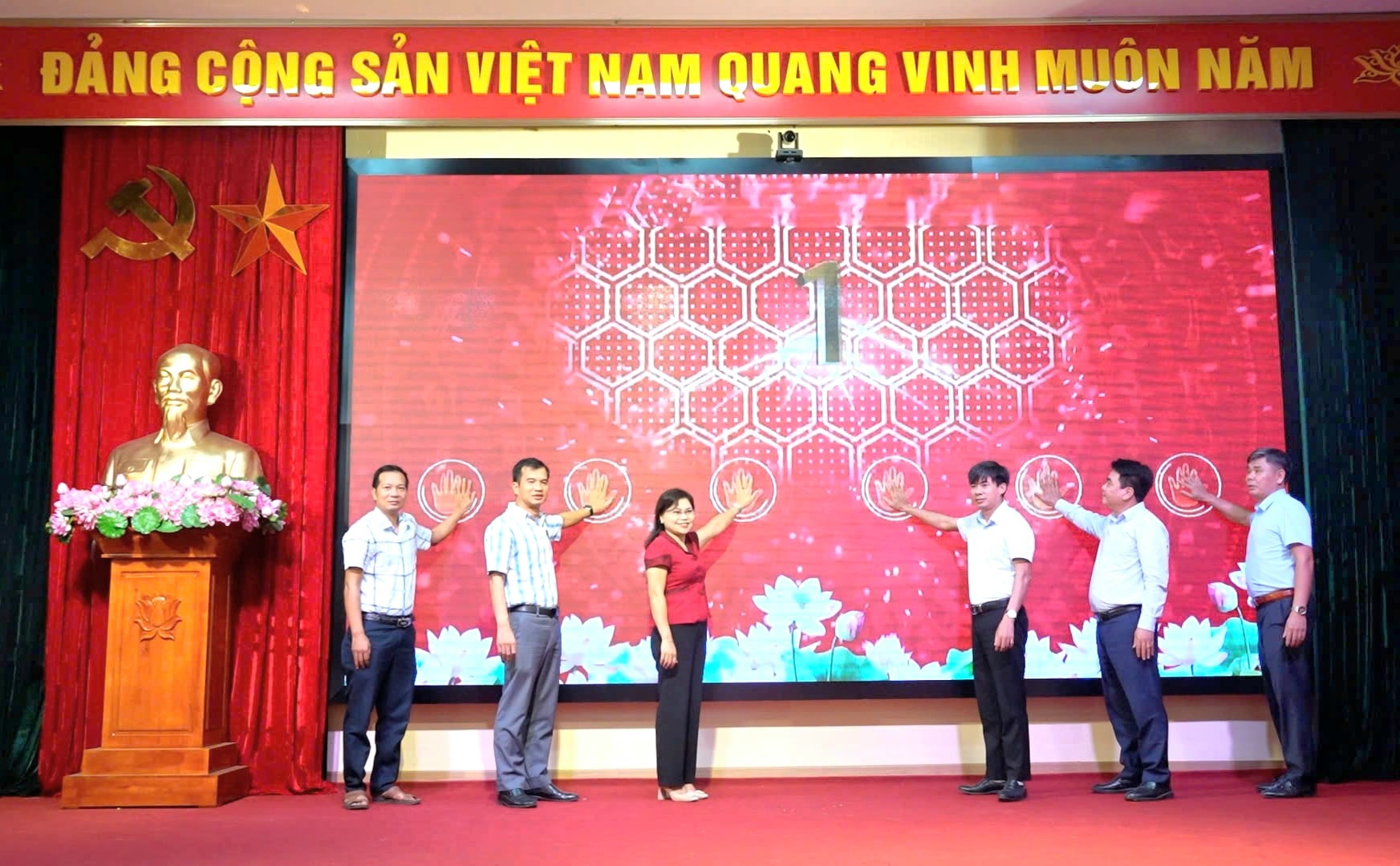 ដួង-ហូហា-kmac6.jpg