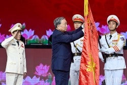 Tổng Bí thư Tô Lâm trao Huân chương Sao Vàng tặng Công an Nhân dân Việt Nam