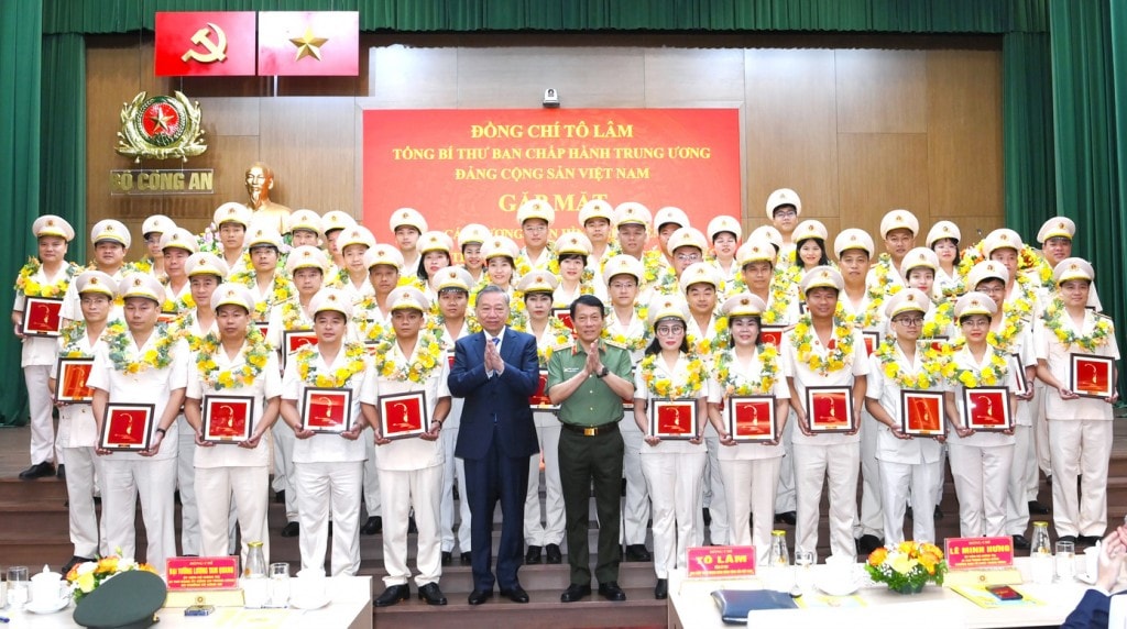 Tổng Bí thư Tô Lâm gặp mặt gương điển hình tiên tiến trong lực lượng Công an nhân dân.