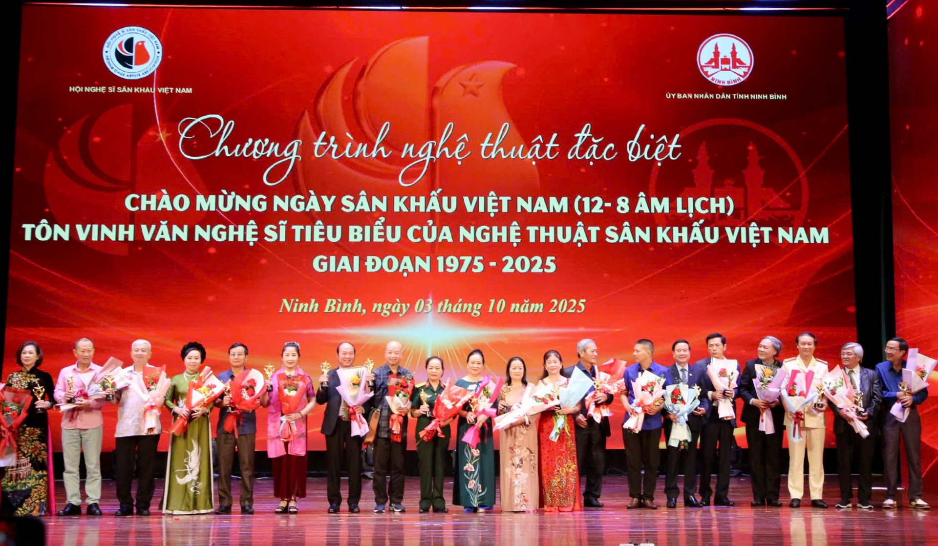 tong-honor-the-artists-of-san-khau-2.jpeg