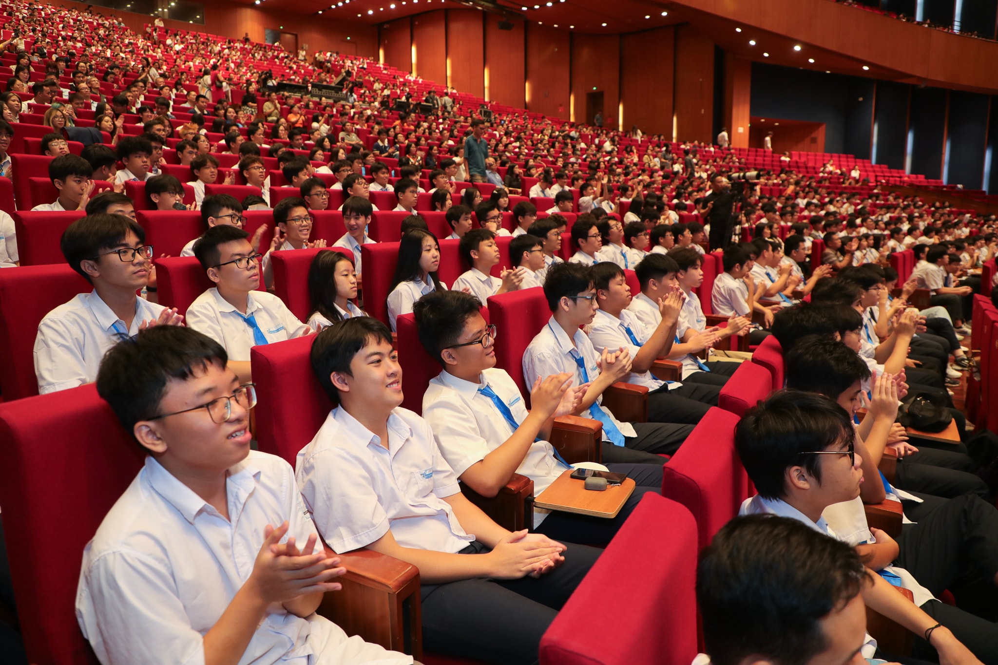 0410-60-nam-chuyen-tong-hop-4.jpg