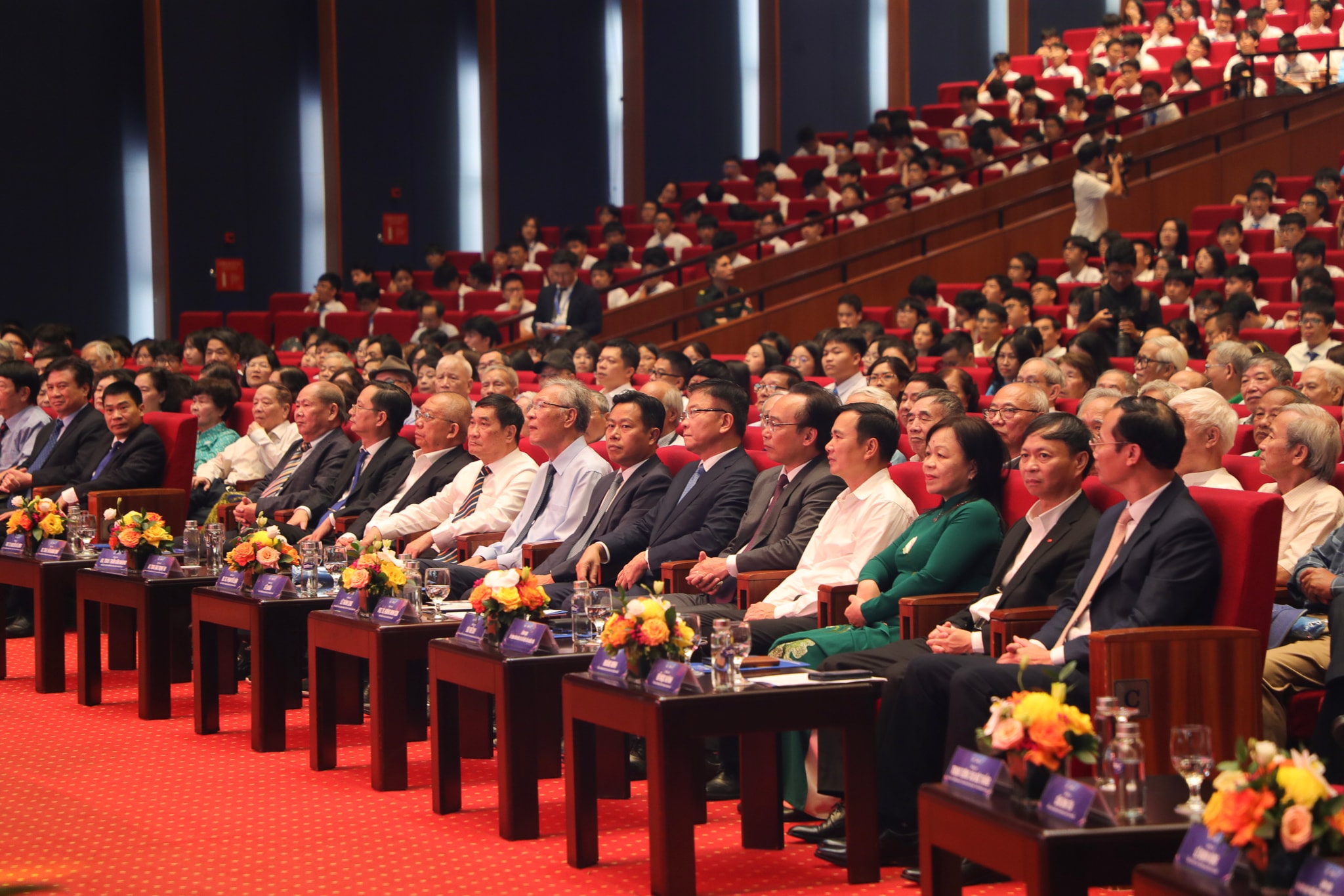 0410-60-nam-chuyen-tong-hop-5.jpg