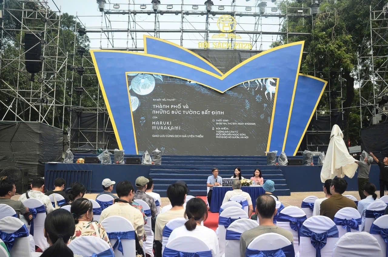 giao-luu-sach-thanh-pho-va-nhung-buc-tuong.jpg