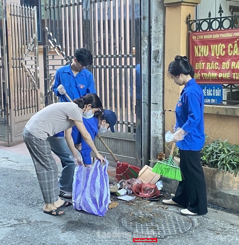 Hà Nội: Ra quân vệ sinh môi trường, chủ động ứng phó bão số 11