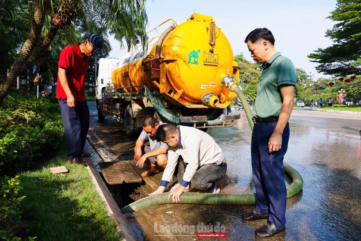 Hà Nội: Ra quân vệ sinh môi trường, chủ động ứng phó bão số 11