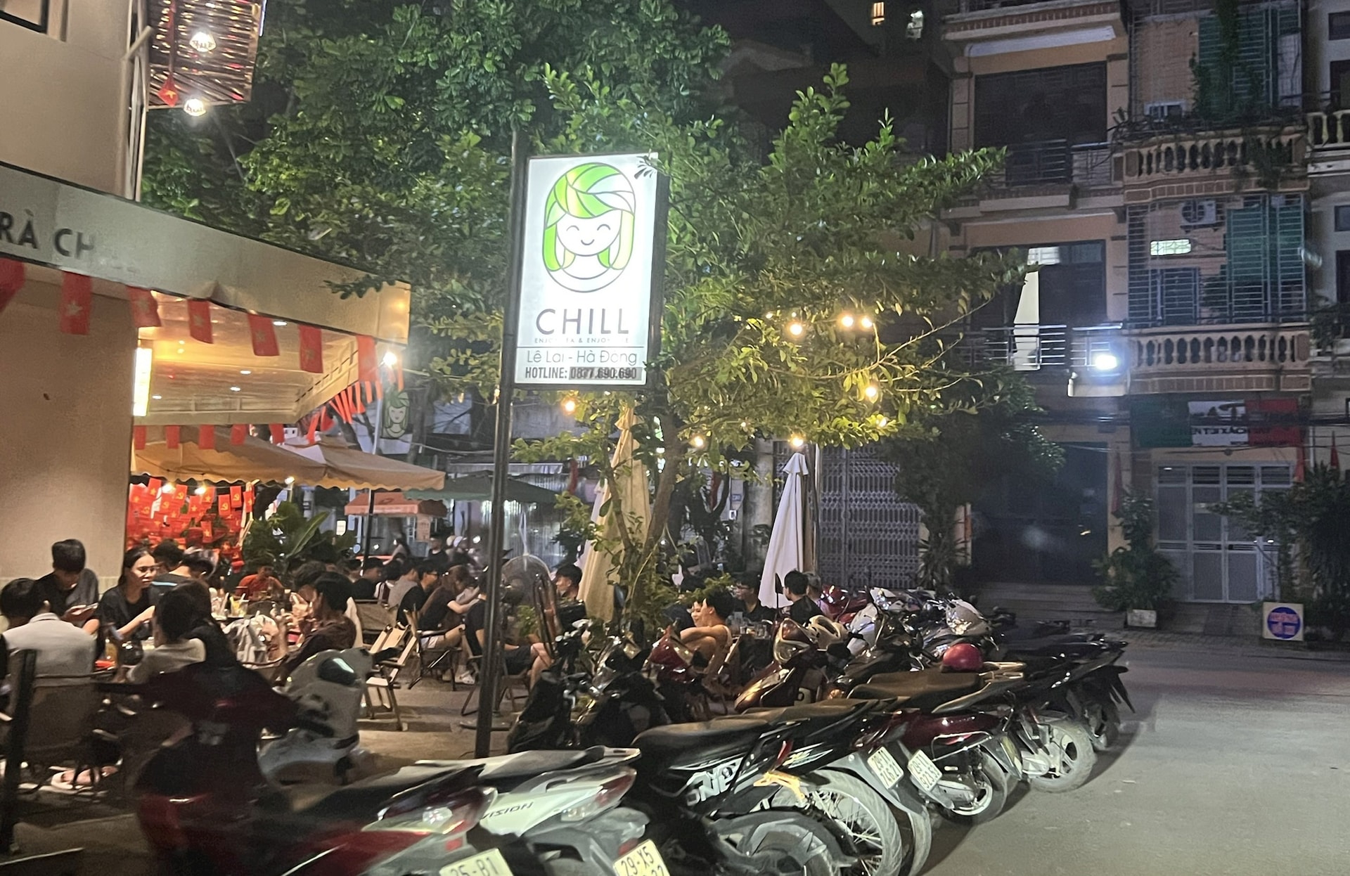 via-he-va-long-duong-tai-pho-le-lai-phuong-ha-dong-bi-chiem-dung-lam-noi-kinh-doanh..jpg
