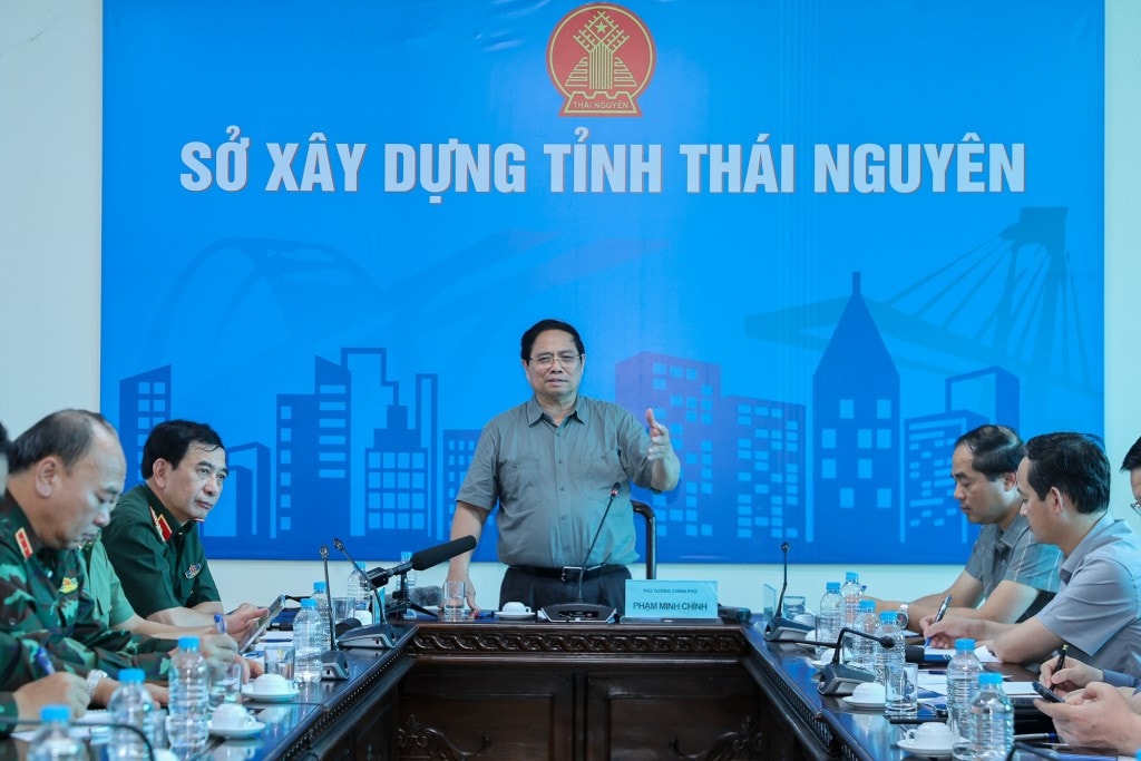 Thủ tướng Phạm Minh Chính chủ trì cuộc họp về công tác ứng phó, khắc phục hậu quả mưa lũ, thiên tai trên địa bàn Thái Nguyên với các biện pháp cả trước mắt và lâu dài - Ảnh: VGP/Nhật Bắc