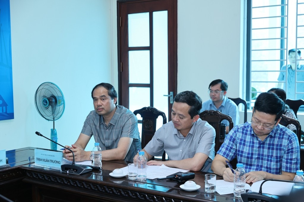 Thủ tướng giao tỉnh Thái Nguyên xây dựng dự án đầu tư đường và đê hai bên sông Cầu (mỗi bên dài khoảng 17 km), triển khai nhanh nhất có thể trong tình trạng khẩn cấp - Ảnh: VGP/Nhật Bắc