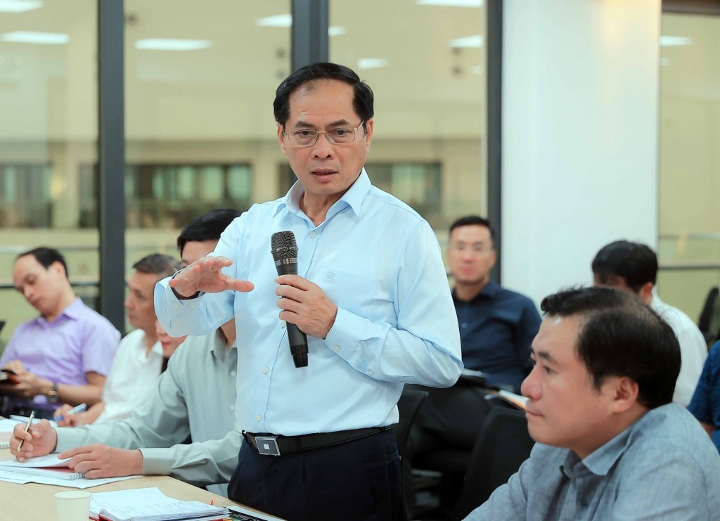 Phó Thủ tướng Bùi Thanh Sơn kiểm tra công tác chuẩn bị tổ chức Hội chợ Mùa thu 2025 tại Trung tâm Triển lãm Việt Nam - Ảnh: VGP/Hải Minh