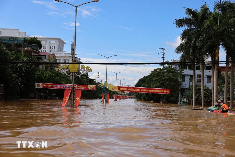 Phường Phan Đình Phùng, tỉnh Thái Nguyên nước ngập sâu. (Ảnh: Nhật Anh/TTXVN)