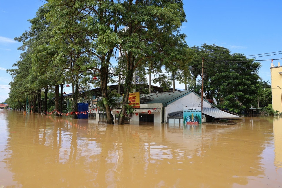 Phường Phan Đình Phùng, tỉnh Thái Nguyên nước ngập sâu. (Ảnh: Nhật Anh/TTXVN)