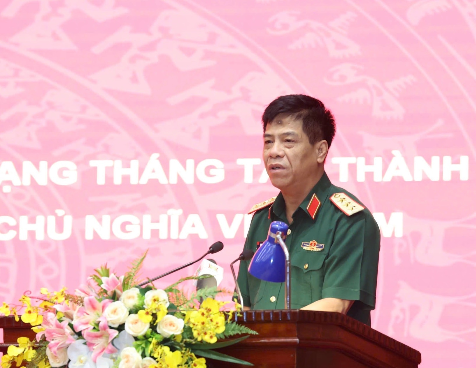 Thượng tướng Nguyễn Văn Nghĩa, Phó Tổng tham mưu trưởng Quân đội Nhân dân Việt Nam tham luận tại hội nghị. Ảnh: Viết Thành 