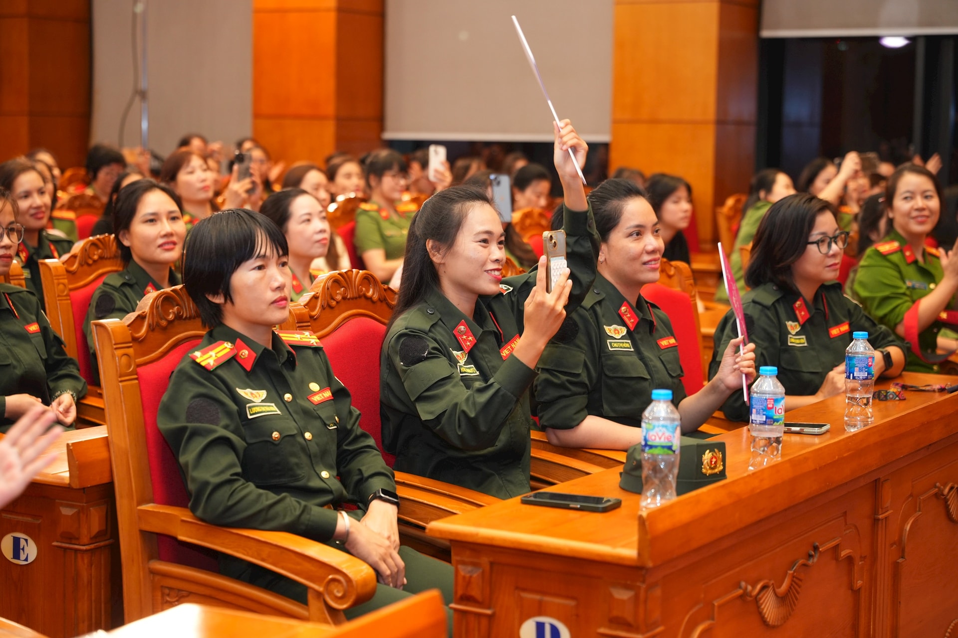 ស្រីស្អាត-giao-luu1.jpg