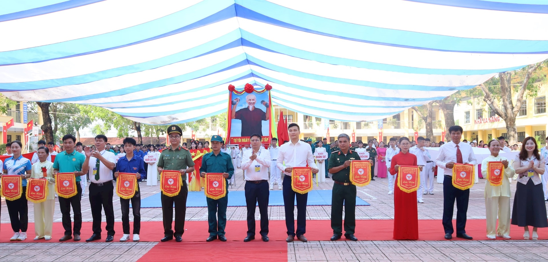 ហុង-សុន-១១.jpg