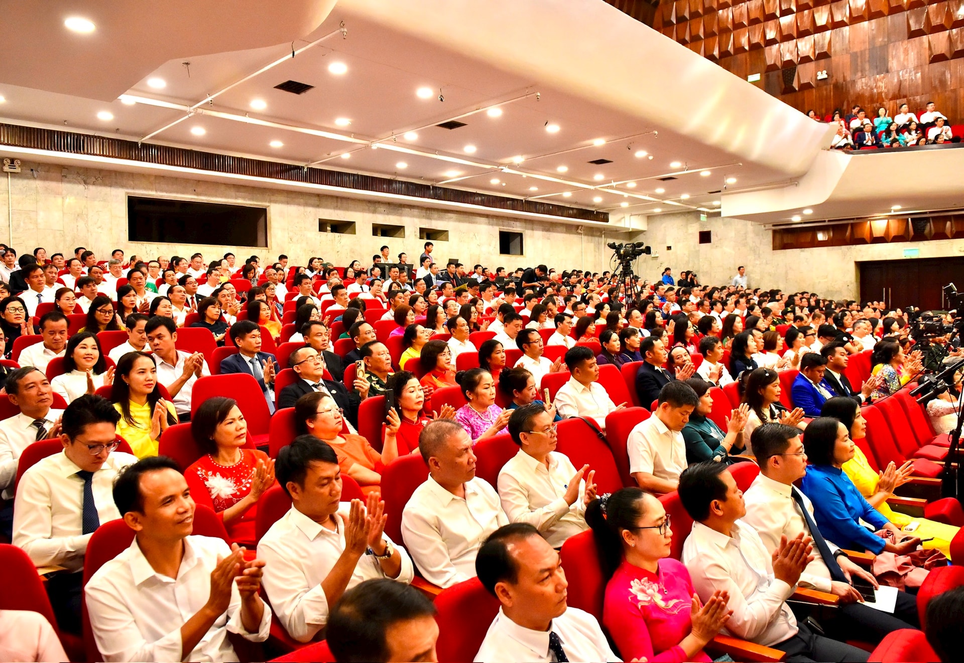 Đại hội Thi đua yêu nước thành phố Hà Nội: Tôn vinh những tấm gương tiêu biểu- Ảnh 14.