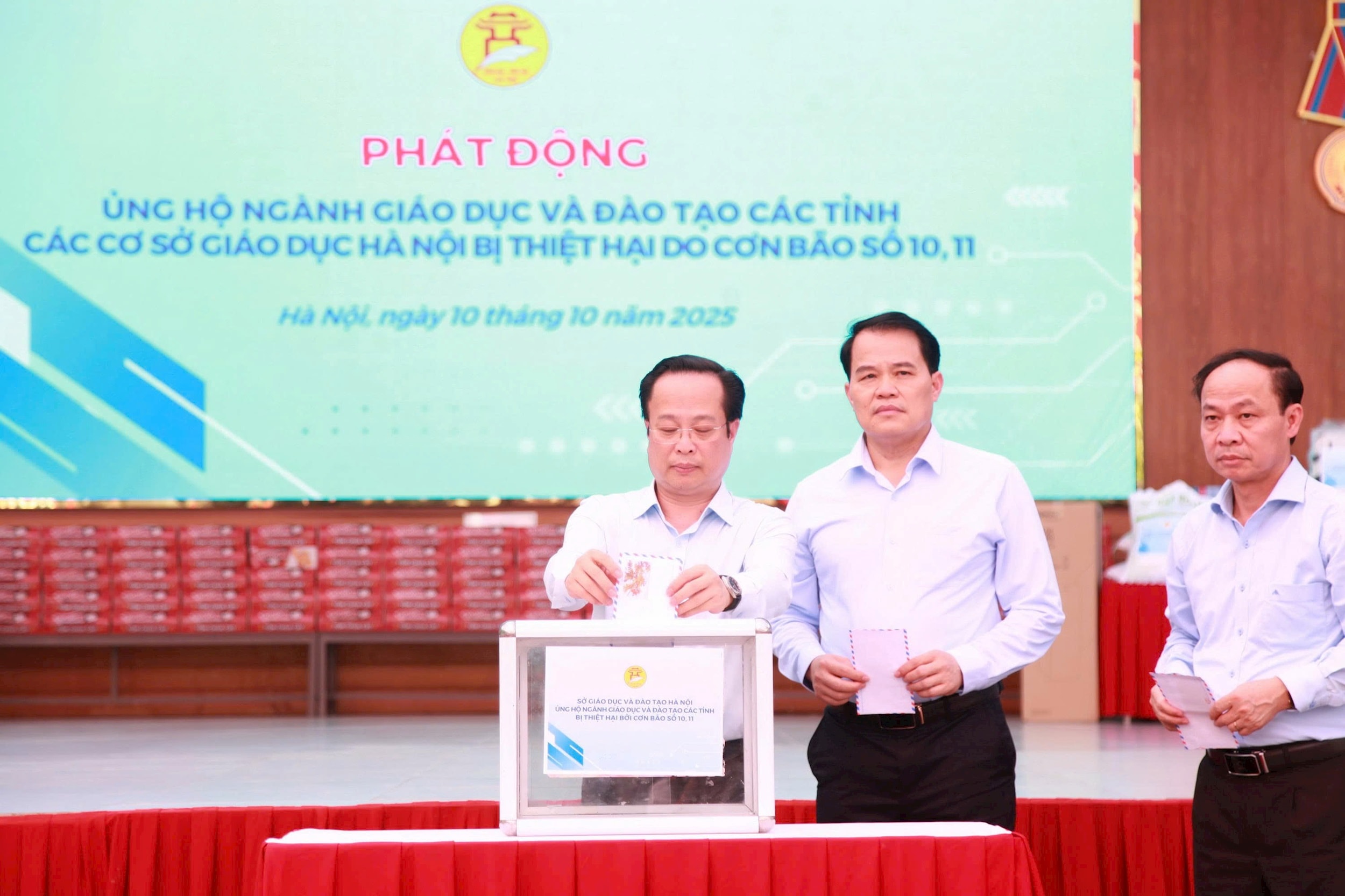 1010-hn-phat-dong-ung-ho-lu-1.jpg