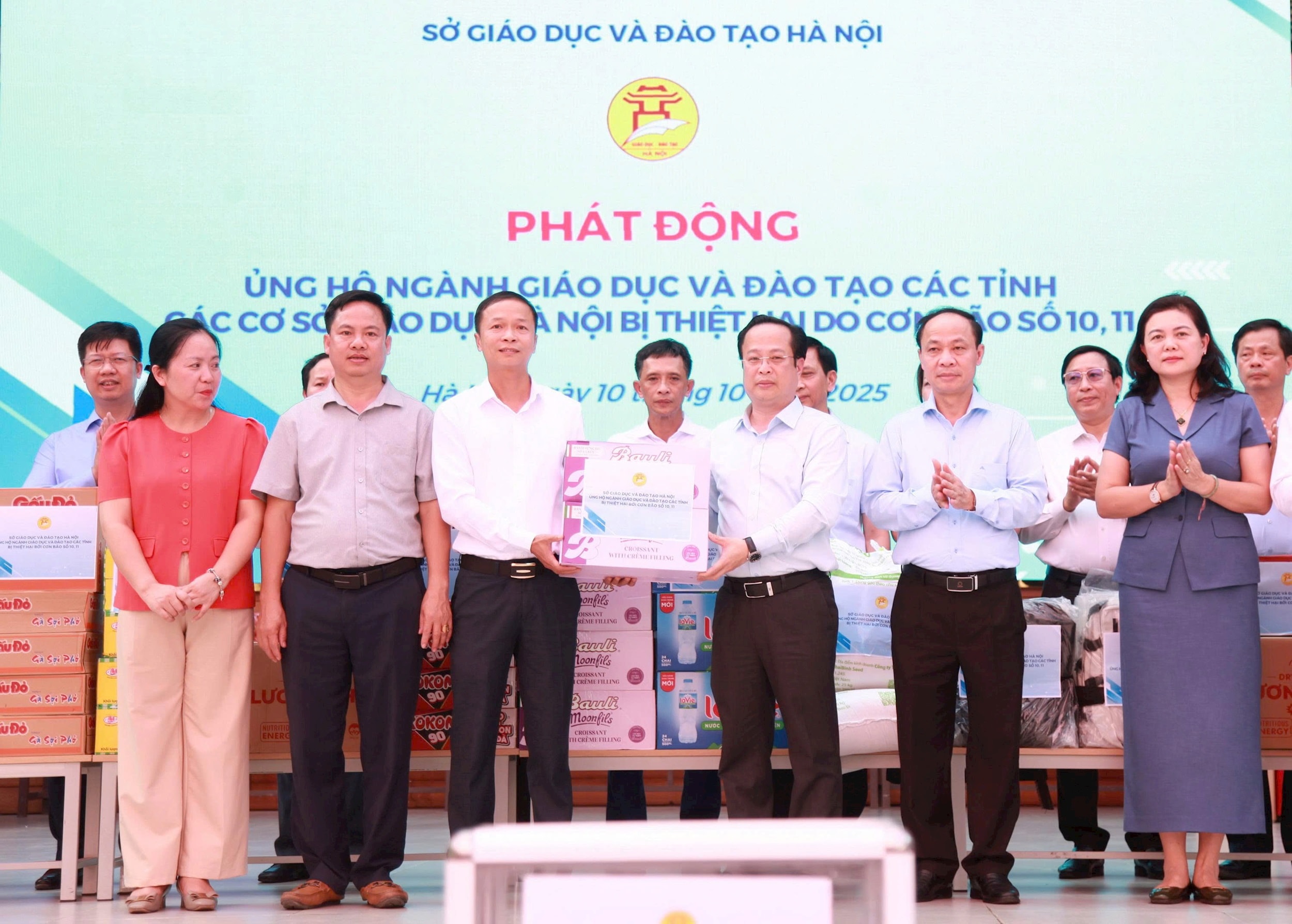 1010-hn-phat-dong-ung-ho-lu-2.jpg