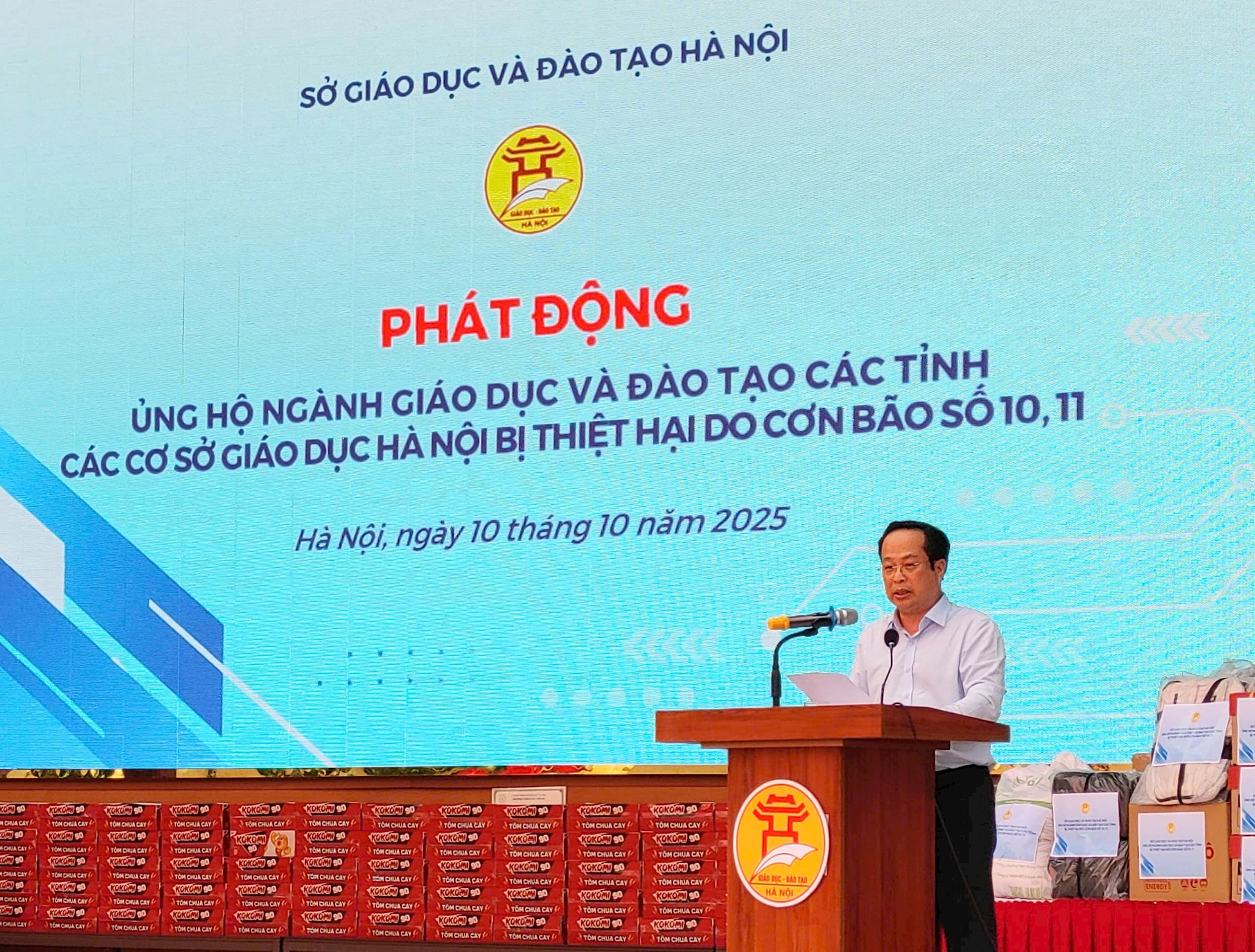 1010-hn-phat-dong-ung-ho-lu-6.jpg