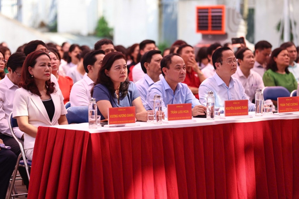 Các đại biểu tham dự phát động ủng hộ ngành giáo dục các tỉnh, cơ sở giáo dục Hà Nội bị ảnh hưởng do mưa lũ