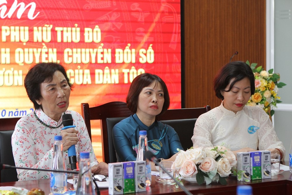 PGS.TS Bùi Thị An giao lưu tại tọa đàm