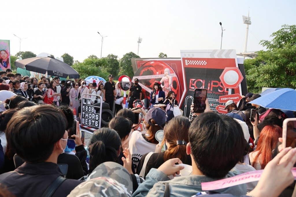 Fanbooth “Em Xinh” đổ bộ đường đua F1 Mỹ Đình rực rỡ, náo nhiệt
