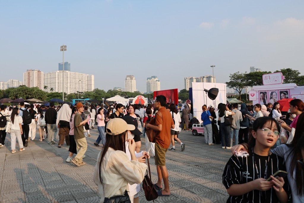 Fanbooth “Em Xinh” đổ bộ đường đua F1 Mỹ Đình rực rỡ, náo nhiệt
