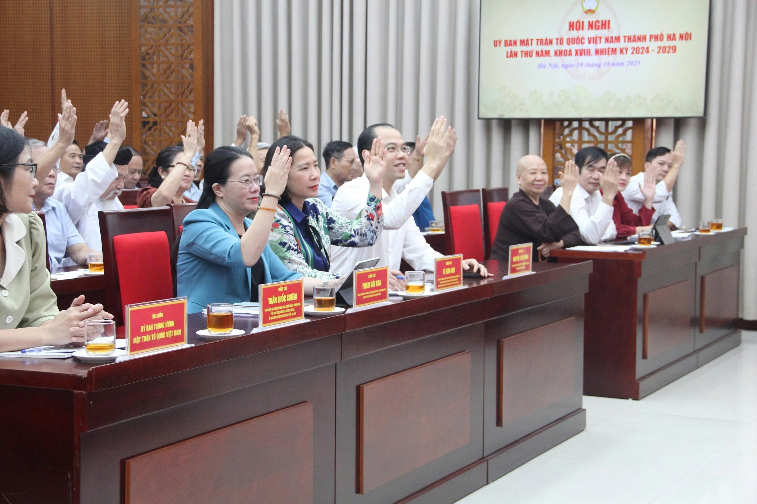 dai-bieu-du-hn-bieu-quyet-thong-qua-de-an-nhan-du-nhiem-ky-2025-2030.jpg