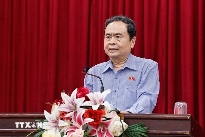 ttxvn-1010-chu-tich-quoc-hoi-tiep-xuc-cu-tri-can-tho-12.jpg