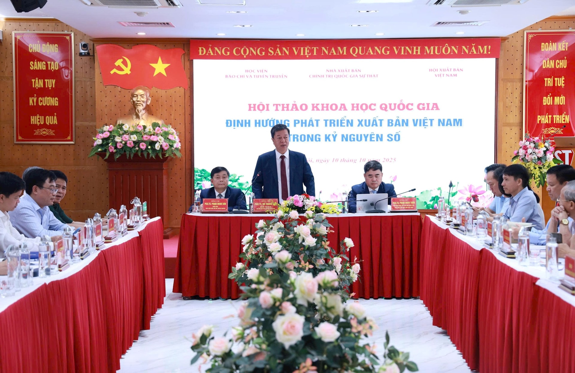 hoi-thao-xuat-ban.jpg