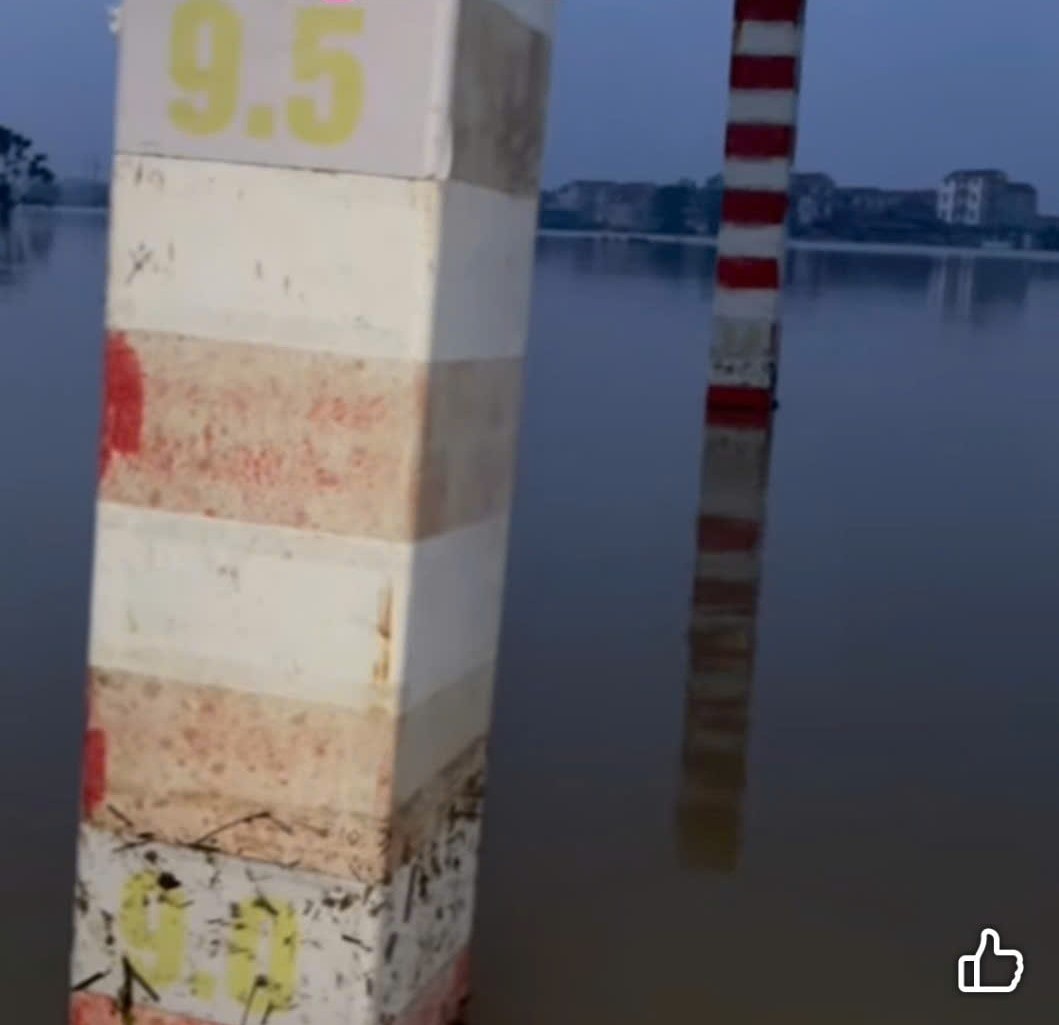 5h30' sáng 11-10, mức nước sông Cầu khu vực xã Đa Phúc đã giảm xuống dưới 9m. Ảnh: Tân Hưng