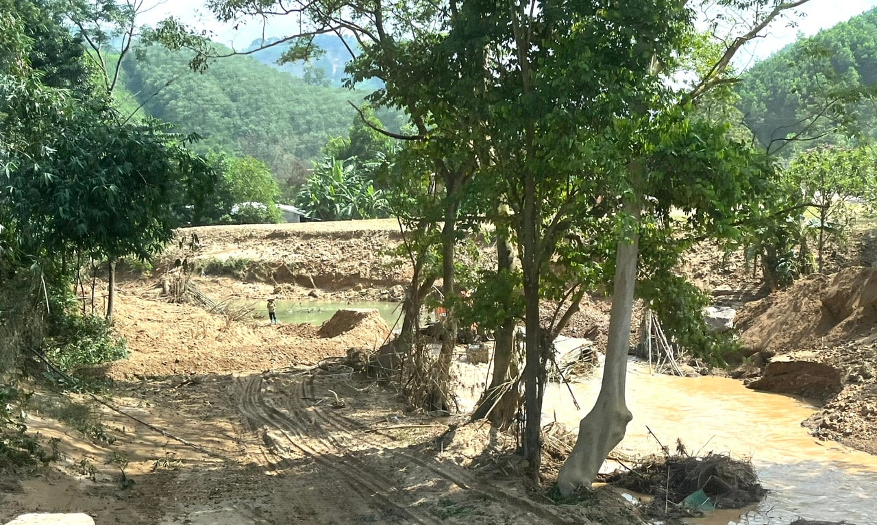 1210-trao-qua-vo-nhai-7-duong-vao-diem-truong-ba-nhat.jpg