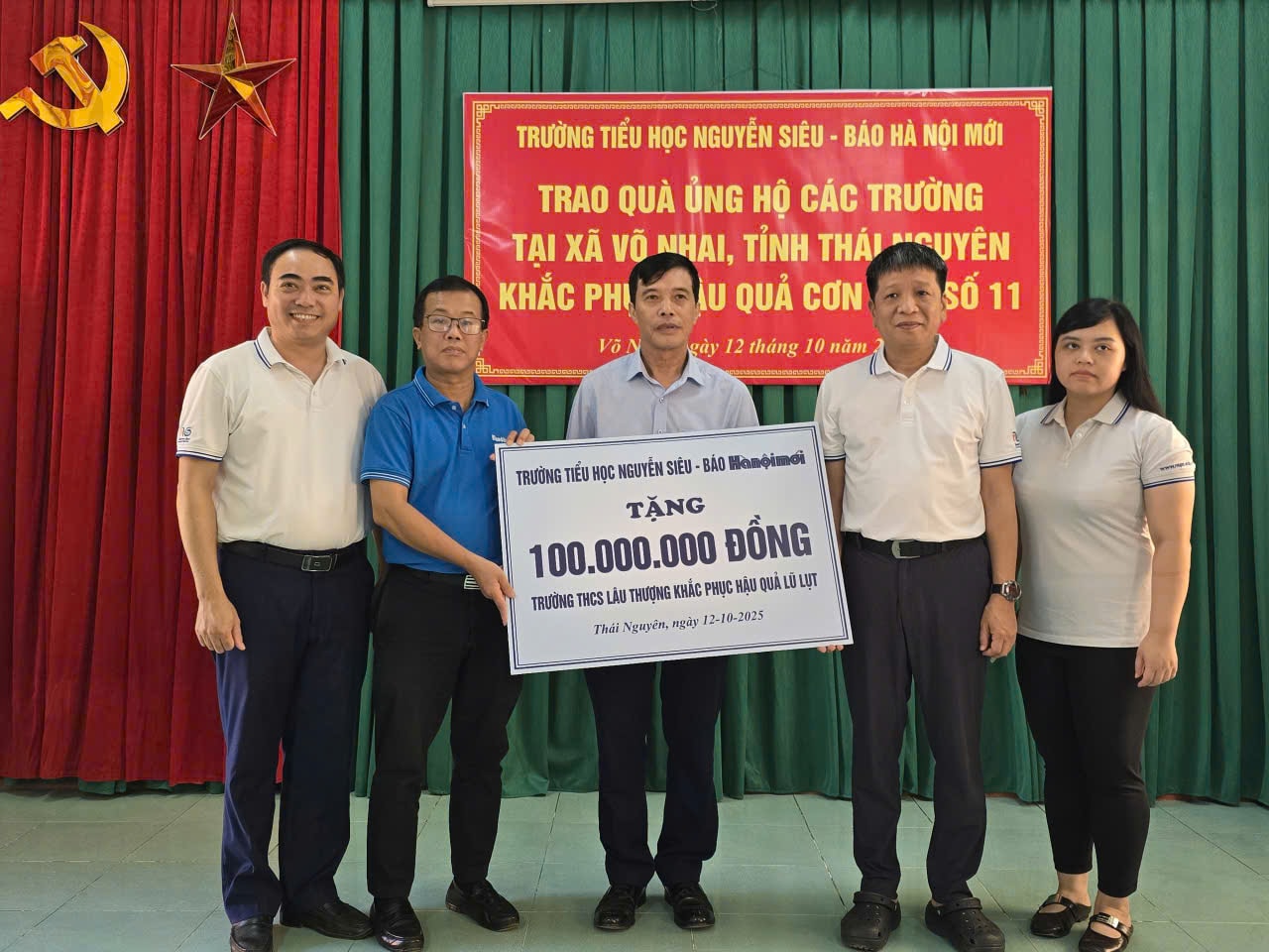 1210-trao-qua-vo-nhai-8.jpg
