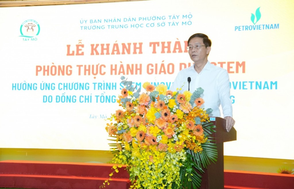 Đồng chí Trần Quang Dũng, Phó Bí thư Thường trực Đảng ủy Petrovietnam phát biểu tại Lễ khánh thành 2 phòng giáo dục thực hành STEM tại Trường THCS Tây Mỗ và Trường THCS Tây Mỗ 3 (Hà Nội)