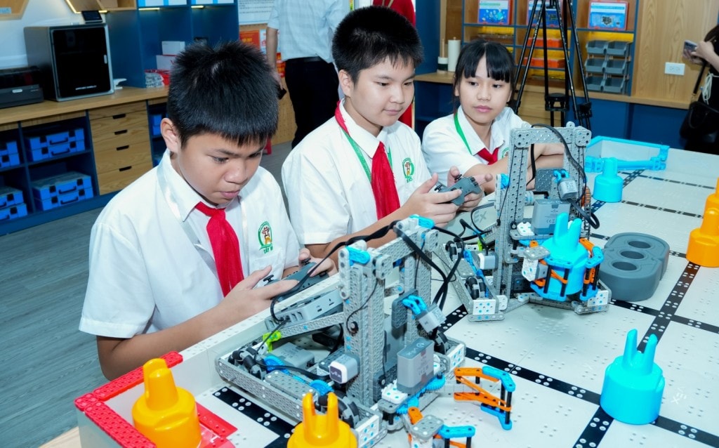Phòng thực hành STEM không chỉ là mô hình giáo dục tiên tiến mà còn là “chìa khóa” để trang bị cho thế hệ trẻ tương lai của đất nước những phẩm chất, năng lực cần thiết của công dân trong kỷ nguyên mới