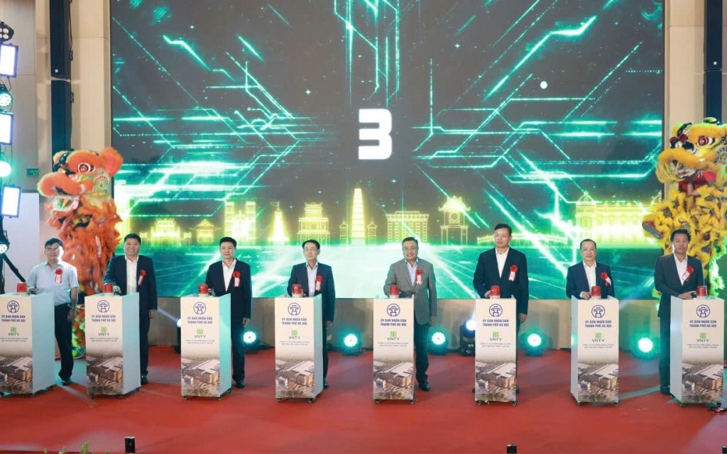 Các đại biểu thực hiện nghi thức khánh thành Nhà máy điện rác Sóc Sơn