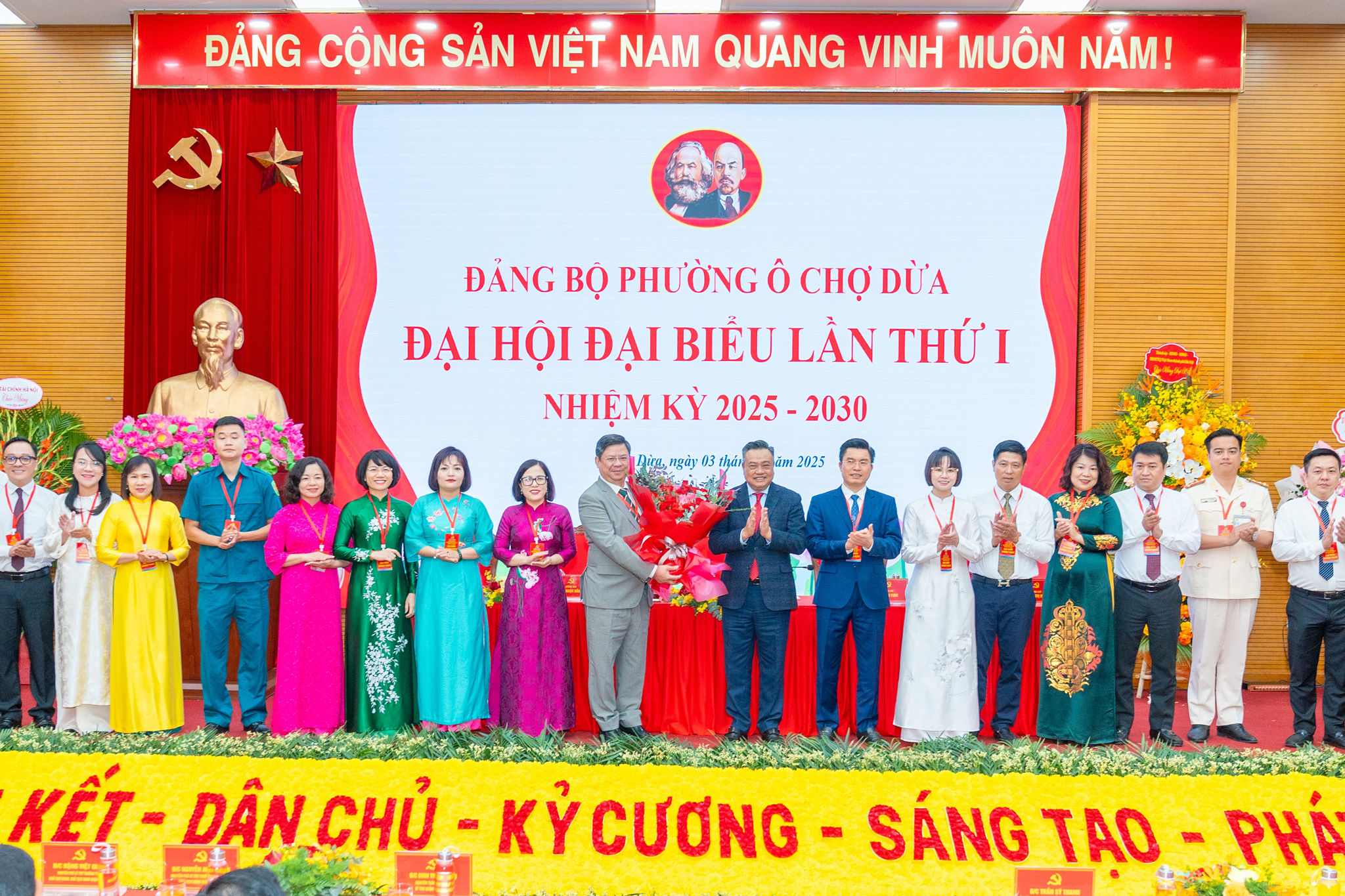 phuong-o-cho-dua.jpg