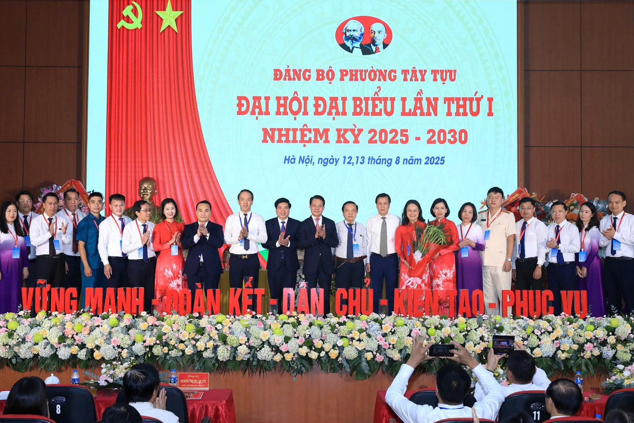 phuong-tay-tuu.jpg