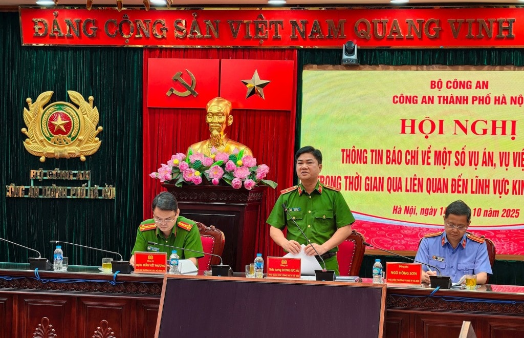 Thiếu tướng Dương Đức Hải - Phó giám đốc Công an TP Hà Nội chủ trì buổi cung cấp thông tin