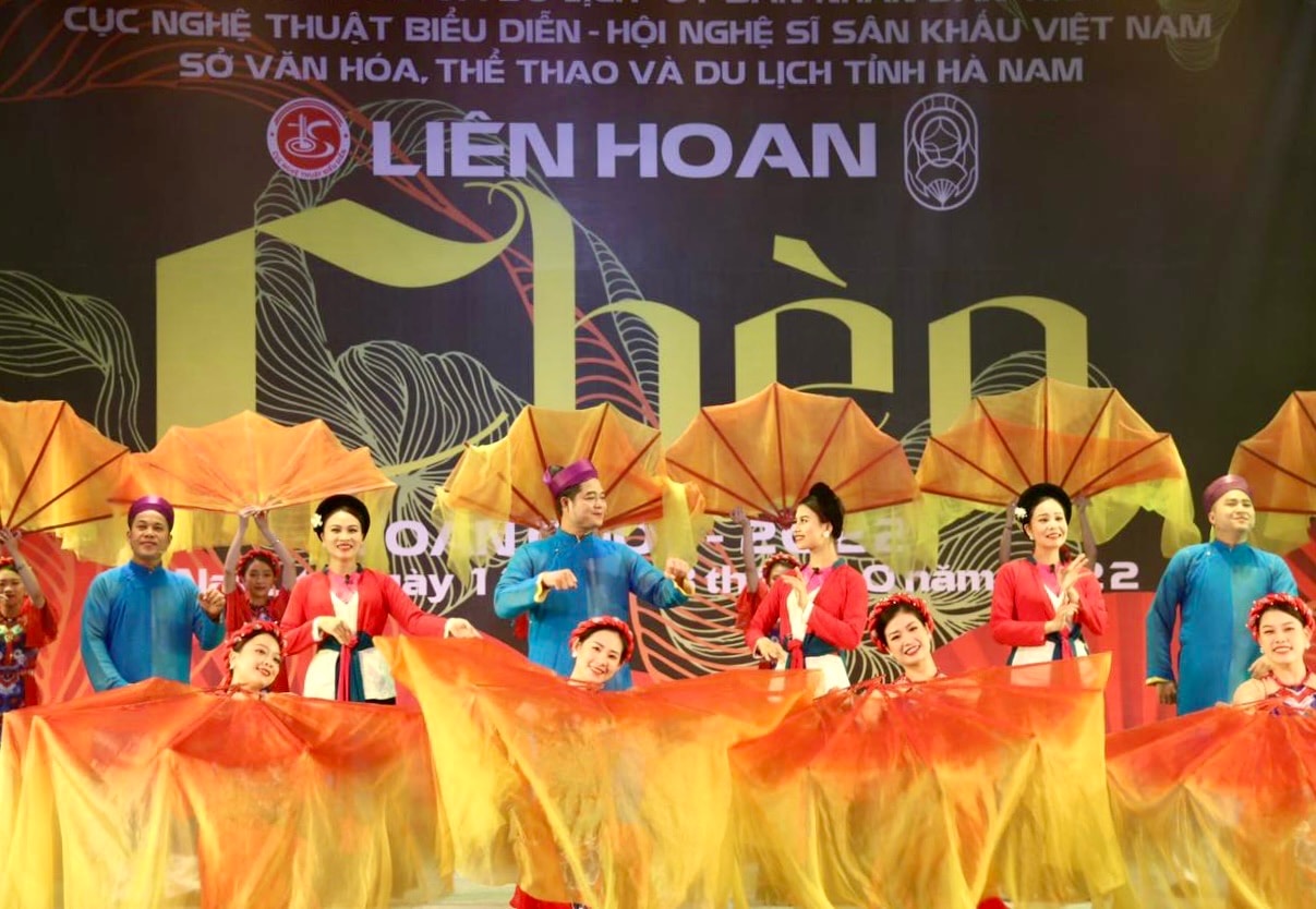 lien-hoan-nghe-thuat-cheo.jpg