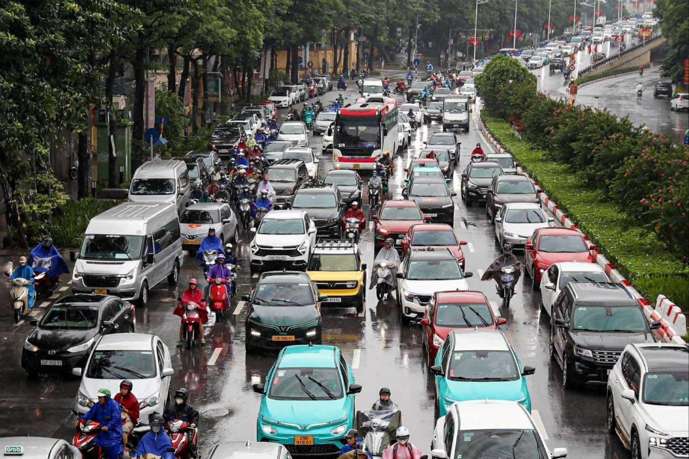 [Podcast] Dù không gây ngập lớn, mưa khiến giao thông khó khăn sáng 14-10
