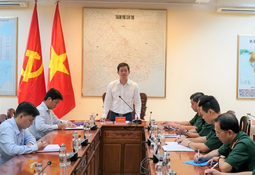 Lê Quang Tùng, Ủy viên Ban Chấp hành Trung ương Đảng, Bí thư Thành ủy Cần Thơ, phát biểu chỉ đạo trong buổi kiểm tra tại Bộ Chỉ huy Quân sự TP Cần Thơ. 