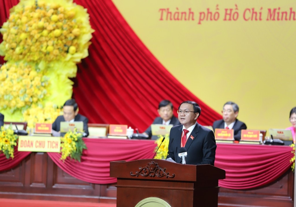 Đồng chí Lâm Đình Thắng, Giám đốc Sở Khoa học và Coi6ng nghệ TP Hồ Chí Minh trình bày tham luận tại đại hội