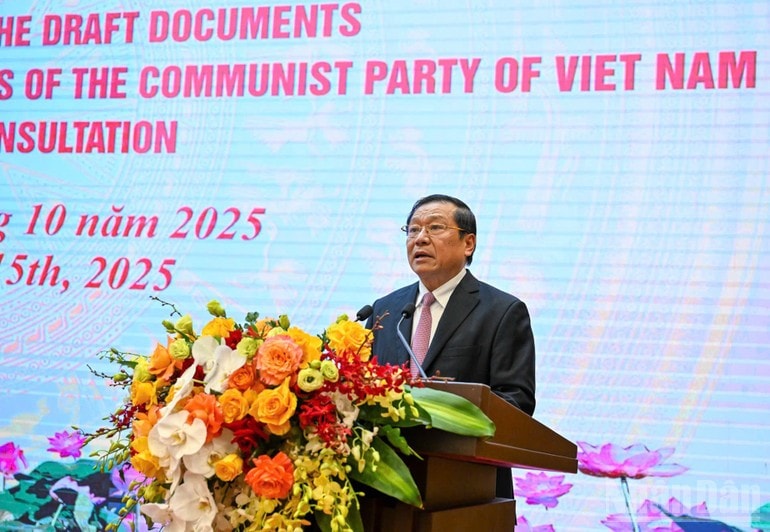 Đồng chí Lại Xuân Môn phát biểu kết luận tại buổi họp báo.