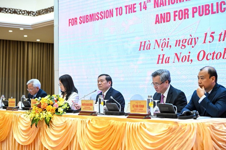 Đồng chí Lại Xuân Môn cùng lãnh đạo một số ban, bộ, ngành Trung ương chủ trì họp báo.
