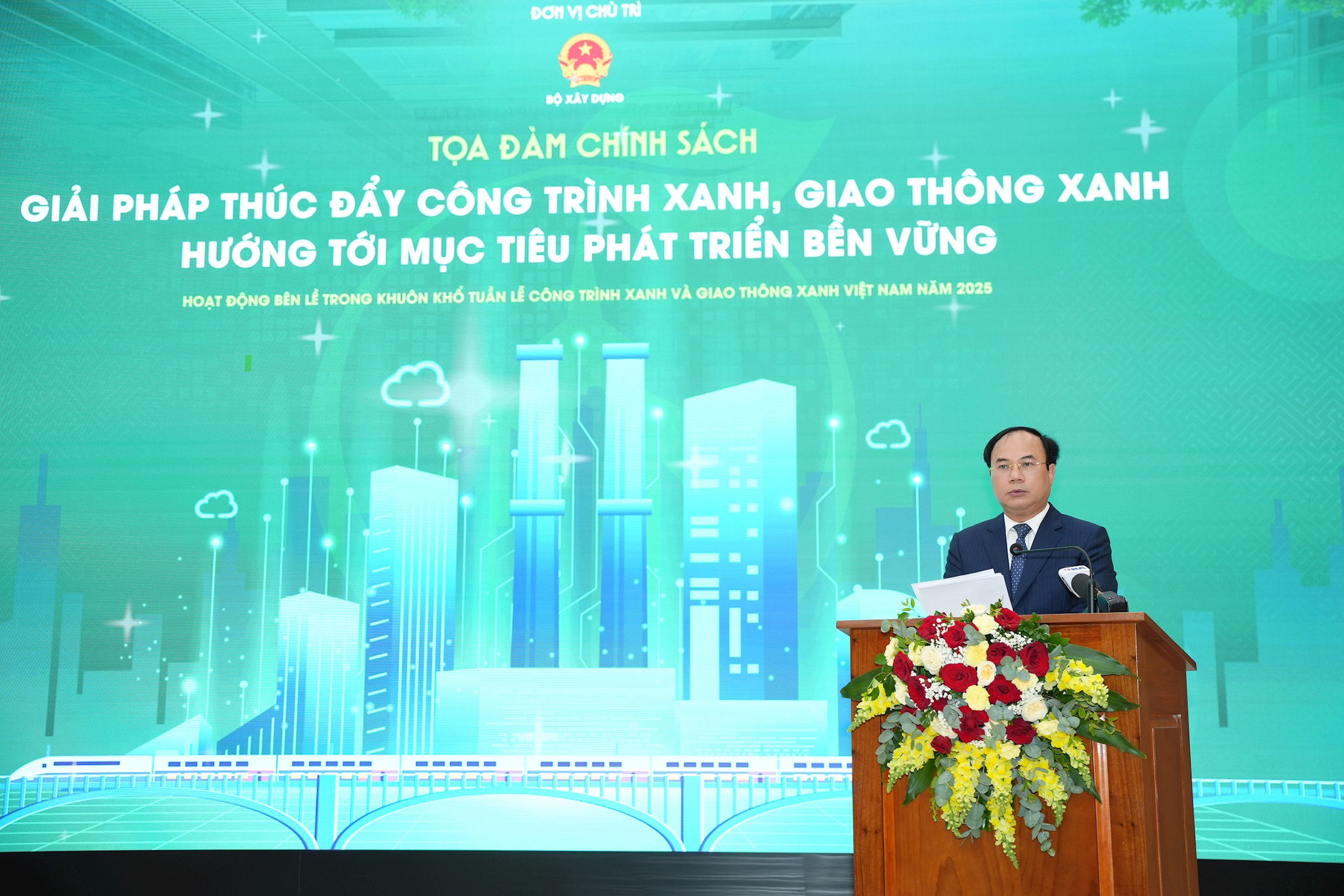 thu-truong-bo-xay-dung-nguyen-van-sinh-phat-bieu-tai-toa-dam.jpg