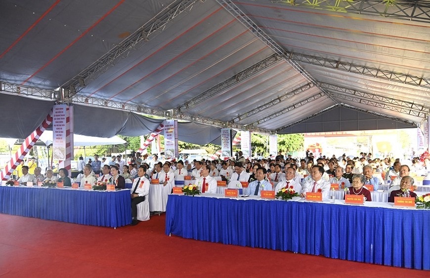 Đồng chí Trần Lưu Quang, Bí thư Trung ương Đảng, Bí thư Thành ủy TP Hồ Chí Minh, cùng nguyên lãnh đạo Đảng, Nhà nước và các Bà mẹ Việt Nam Anh hùng dự Lễ khánh thành các công trình trọng điểm chào mừng Đại hội Đảng bộ tỉnh Cà Mau lần thứ I, nhiệm kỳ 2025–2030.
