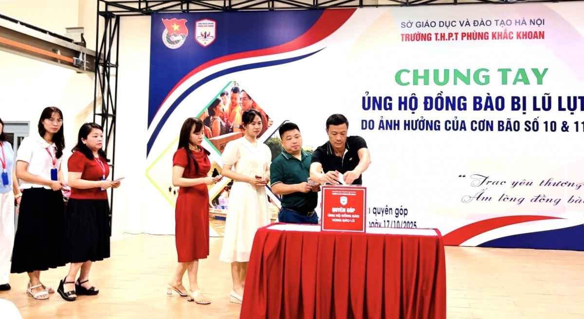 Đoàn viên, người lao động phường Kim Liên chung tay ủng hộ đồng bào vùng lũ