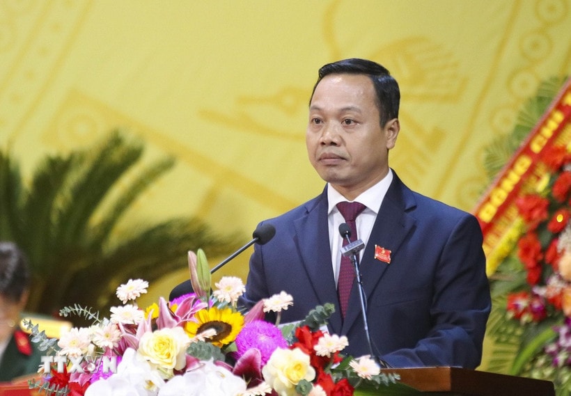 Tân Bí thư Tỉnh ủy Điện Biên Trần Tiến Dũng phát biểu nhận nhiệm vụ. (Ảnh: Xuân Tư/TTXVN)