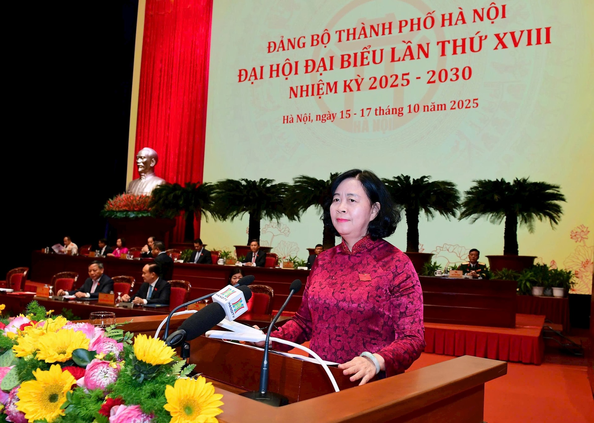 Bí thư Thành ủy Hà Nội Bùi Thị Minh Hoài phát biểu tại phiên bế mạc Đại hội. Ảnh: Viết Thành